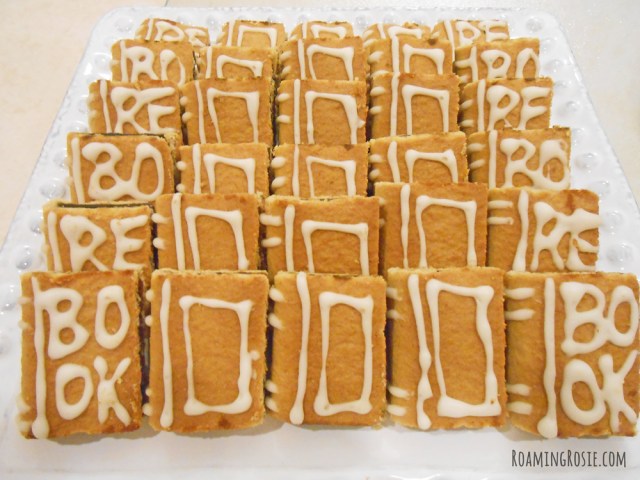 Easy {No Bake} Book Shaped Cookies at RoamingRosie.com