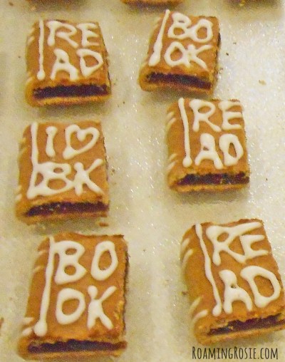 Easy {No Bake} Book Shaped Cookies at RoamingRosie.com